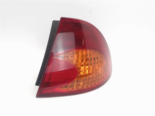 piloto trasero derecho toyota avensis berlina