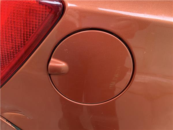 tapa exterior combustible skoda fabia 5j2 200