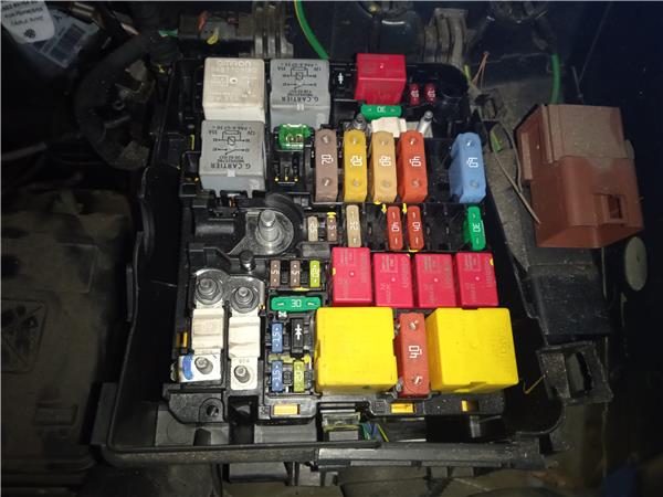 caja fusiblesrele peugeot 3008 072016 15 gt