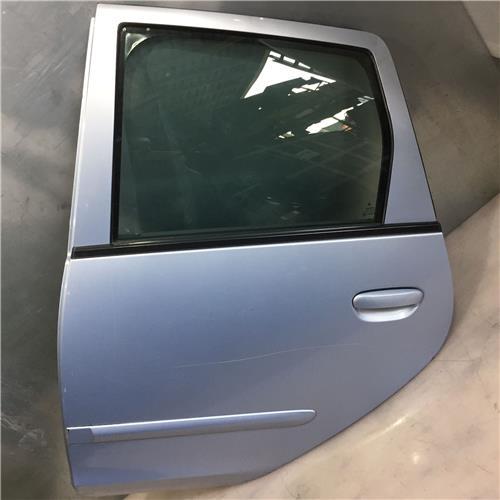 puerta trasera izquierda mitsubishi colt cz3