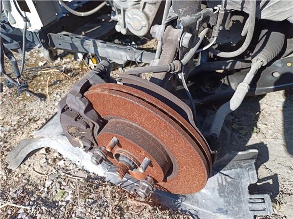 mangueta delantera izquierda toyota verso aur