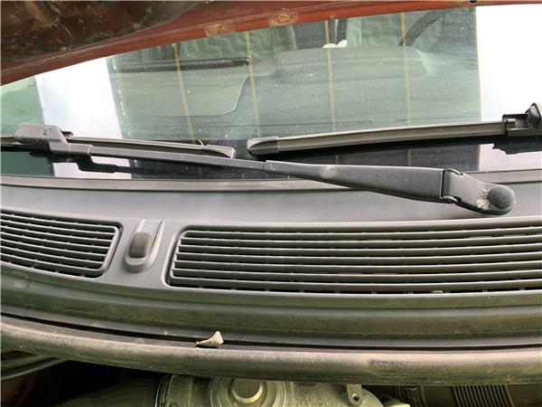 brazo limpiaparabrisas delantero derecho skod