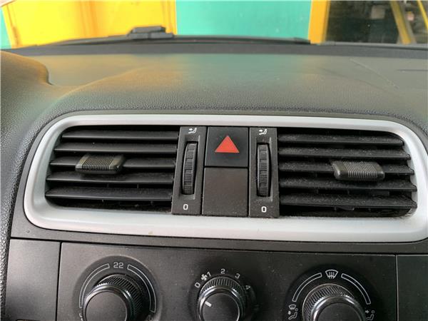 interruptor luces emergencia skoda fabia 5j2