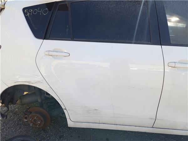 puerta trasera derecha toyota verso aur2zgr2