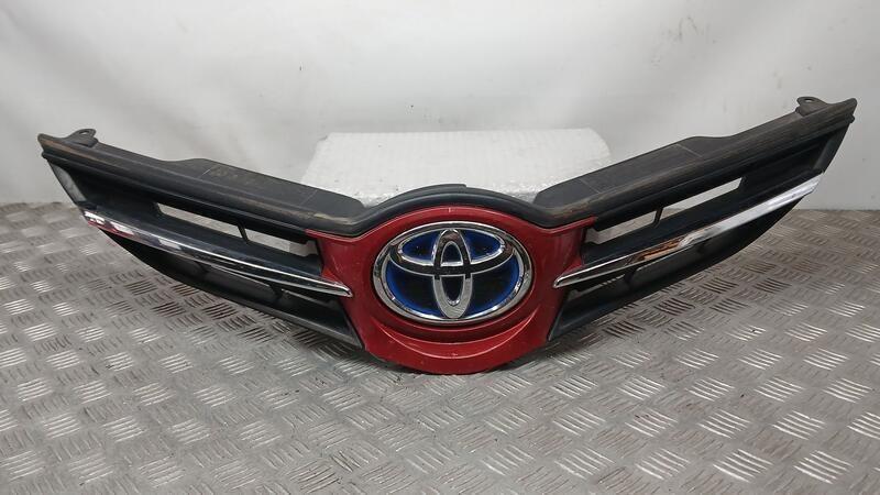 rejilla capo toyota auris hybrid active