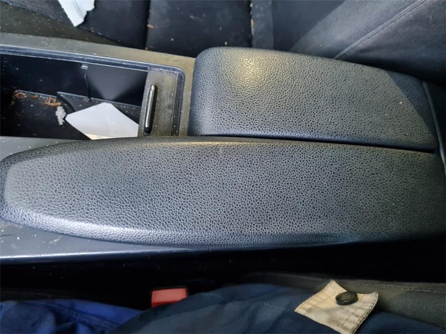portaobjetos reposabrazos mercedes benz clase c (bm 204) berlina c 220 cdi (204.008)