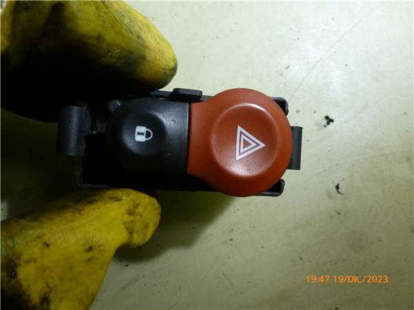 interruptor luces emergencia renault kangoo ii (f/kw0)(2008 >) 1.5 dynamique [1,5 ltr.   80 kw dci diesel fap]