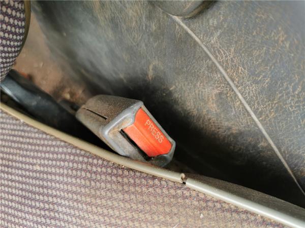 anclaje cinturon delantero derecho nissan pickup (d22)(02.1998 >) 2.5 td 4wd