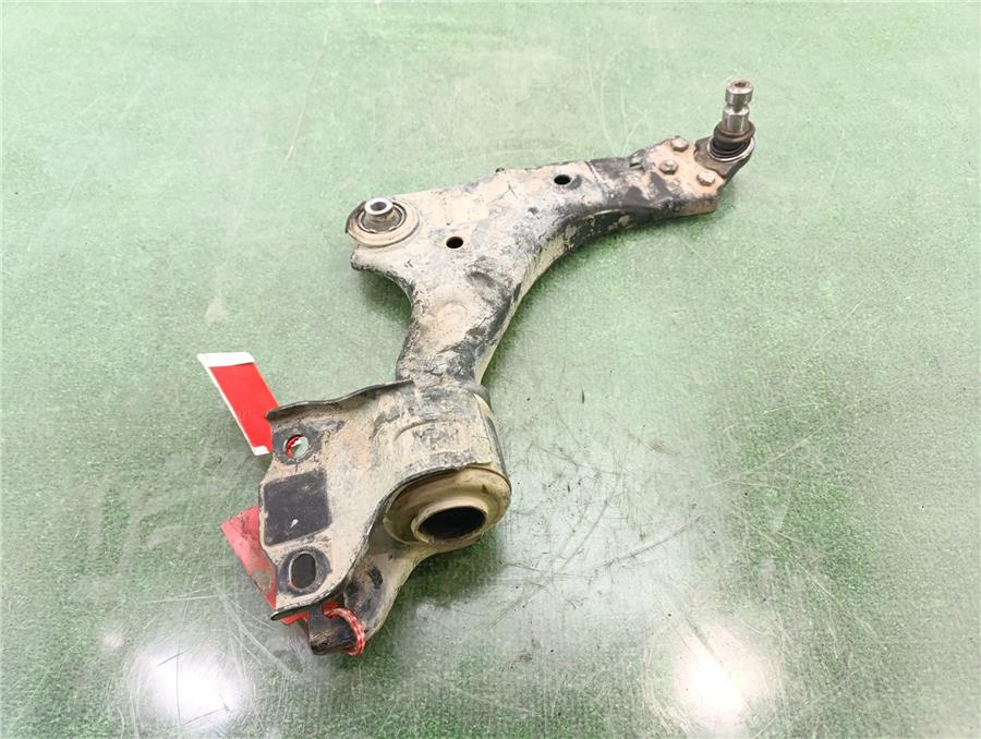 brazo inferior delantero derecho jaguar e pace se awd