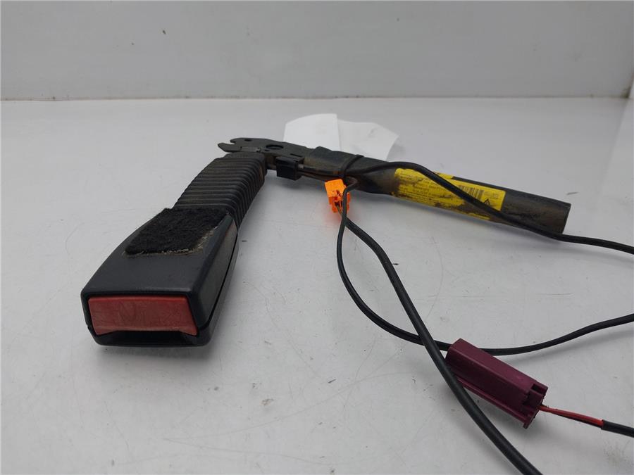 anclaje cinturon delantero derecho ford focus berlina (cap) xr
