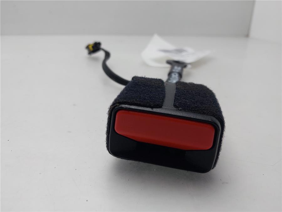 anclaje cinturon delantero izquierdo peugeot 208 (p2) business line