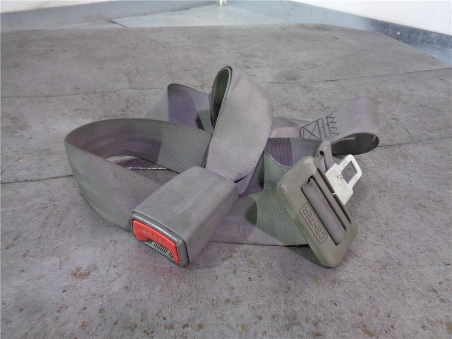 anclaje cinturon trasero derecho toyota hilux (kun) 2.5 turbodiesel