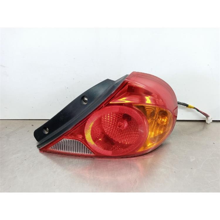 Piloto Trasero Derecho KIA SEPHIA LL