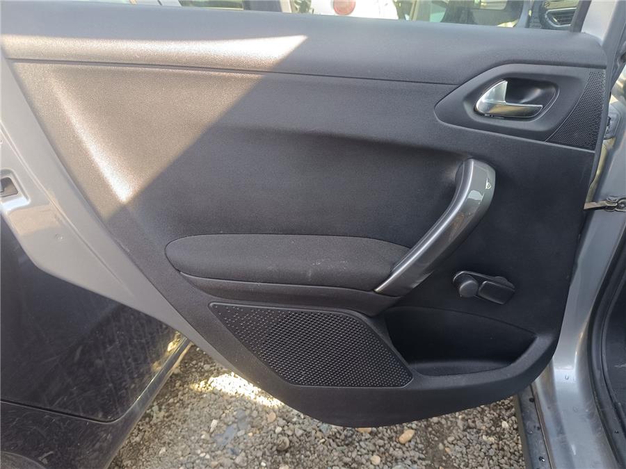 guarnecido puerta trasera izquierda peugeot 2008 signature