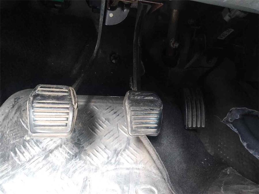 Pedal Embrague FORD FOCUS BERLINA