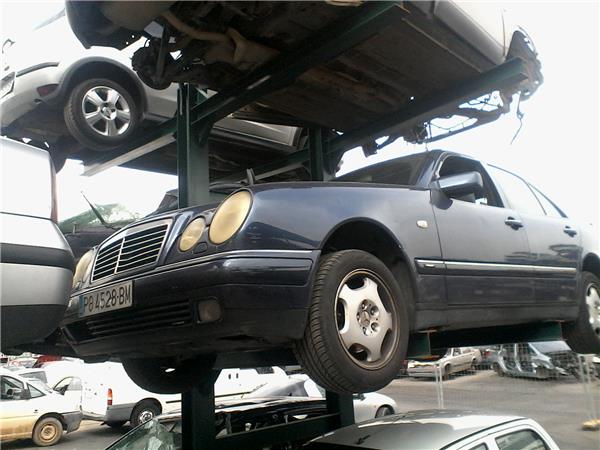 FOTO vehiculomercedes-benzclase e berlina (bm 210)(1995->)