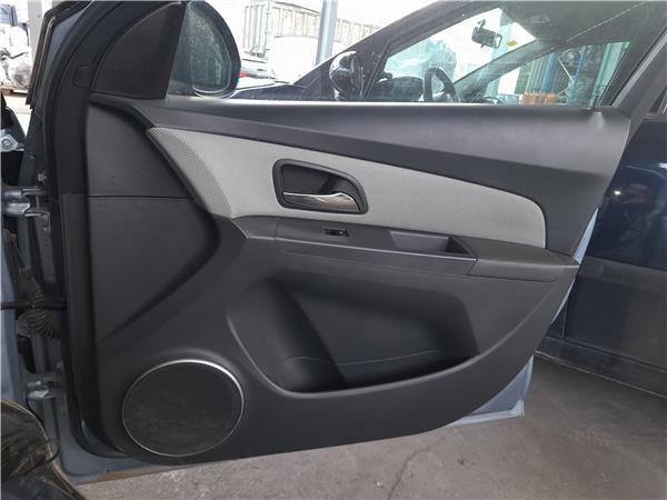 guarnecido puerta delantera derecha chevrolet