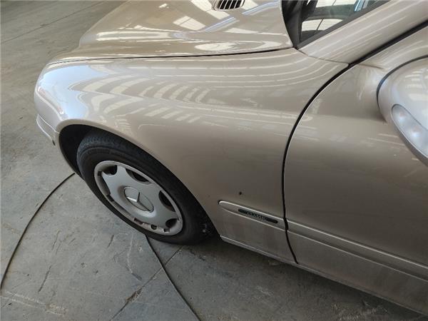 aleta delantera izquierda mercedes benz clase