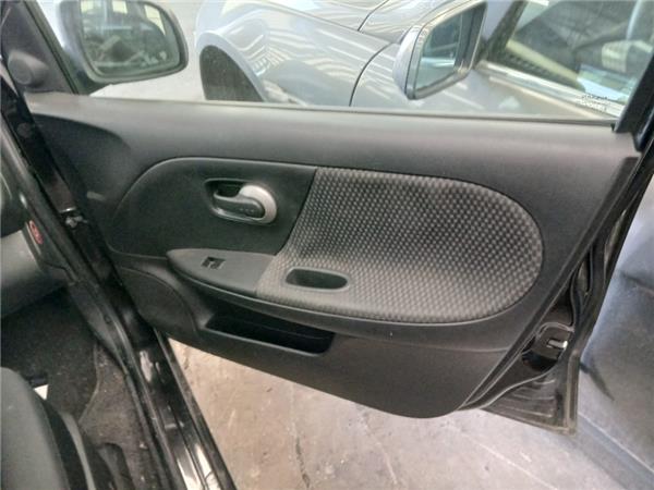 guarnecido puerta delantera derecha nissan no