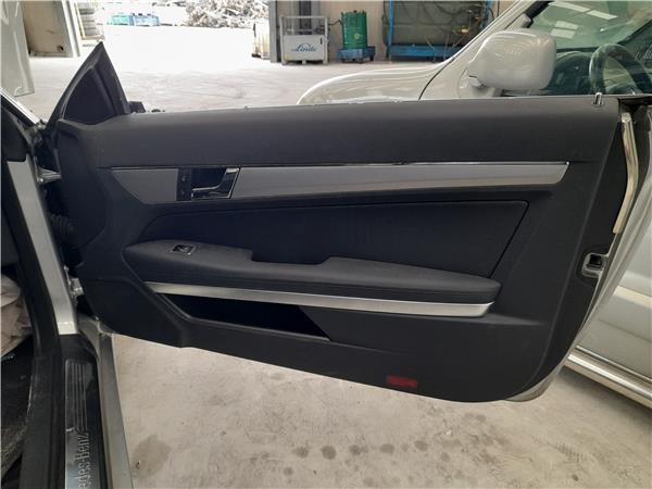 guarnecido puerta delantera derecha mercedes