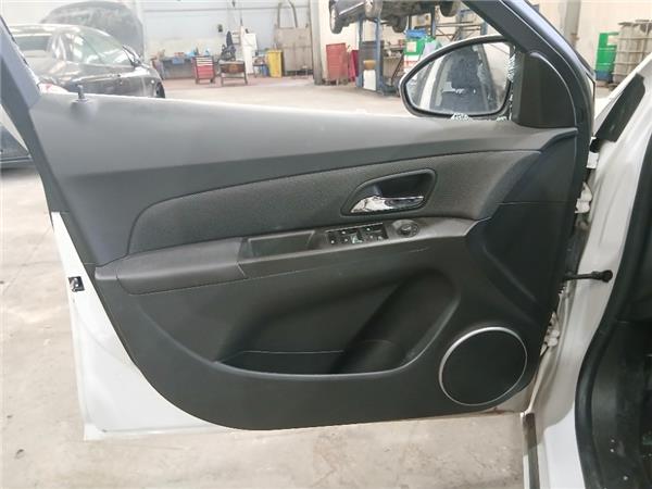 guarnecido puerta delantera izquierda chevrol