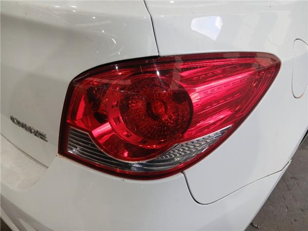 piloto trasero derecho chevrolet cruze 5 puer