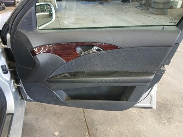guarnecido puerta delantera derecha mercedes