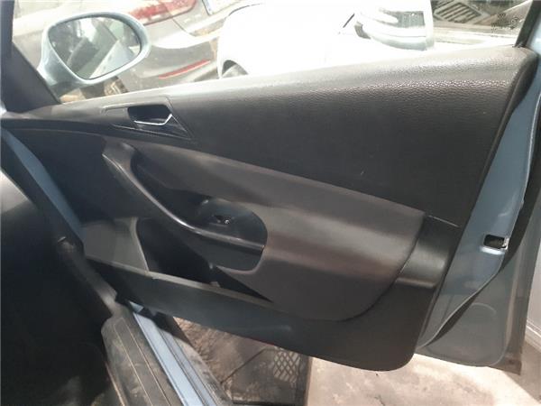 guarnecido puerta delantera derecha volkswage