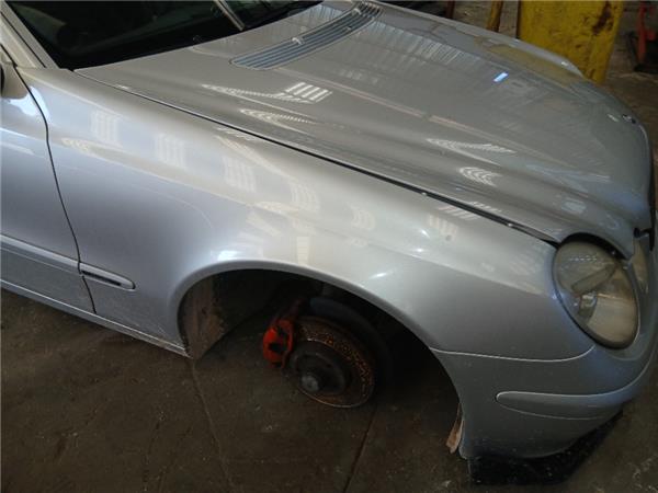 aleta delantera derecha mercedes benz clase e