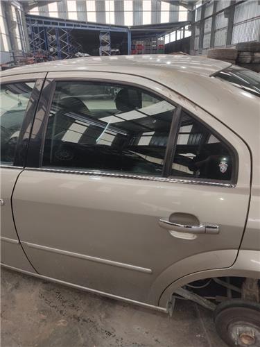 puerta trasera izquierda ford mondeo iii seda