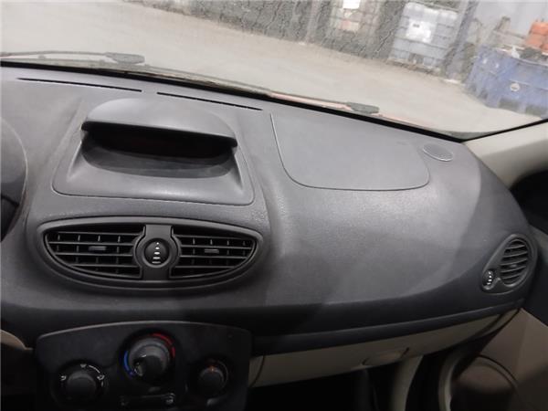 salpicadero renault clio iii 2005  15 dci br1