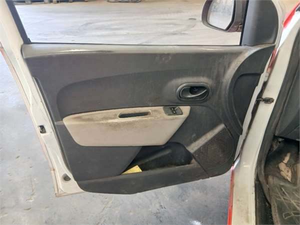 guarnecido puerta delantera izquierda dacia d