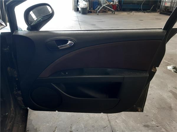 guarnecido puerta delantera derecha seat leon