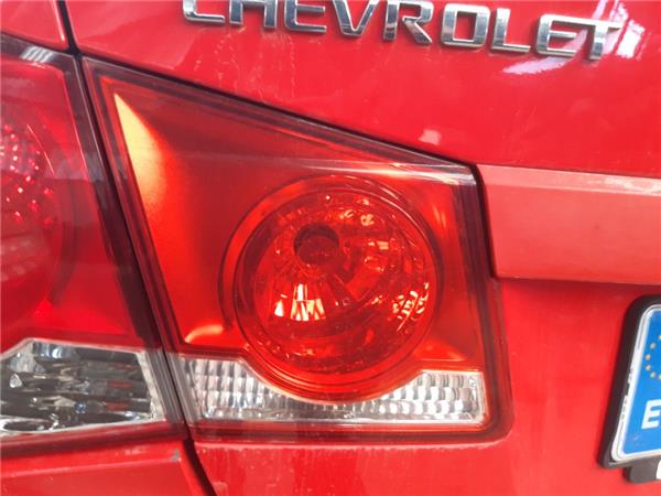 piloto porton trasero izquierdo chevrolet cru