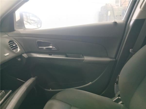 guarnecido puerta delantera derecha chevrolet