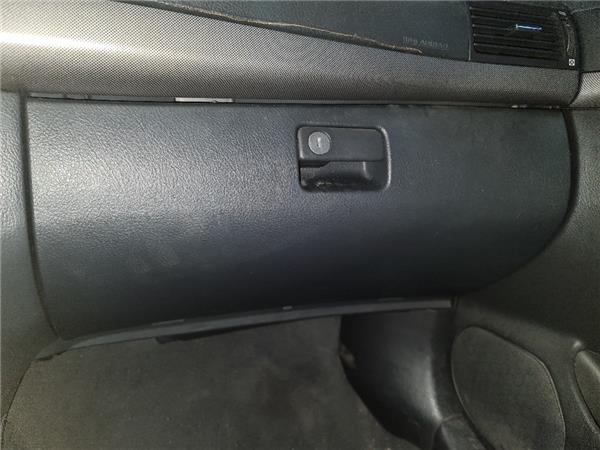 guantera salpicadero toyota avensis berlina t