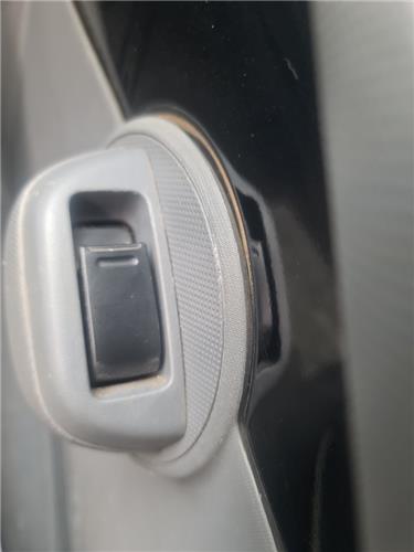 botonera puerta delantera derecha peugeot 107