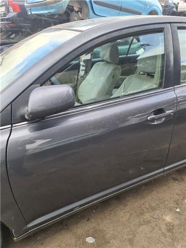 puerta delantera izquierda toyota avensis ber