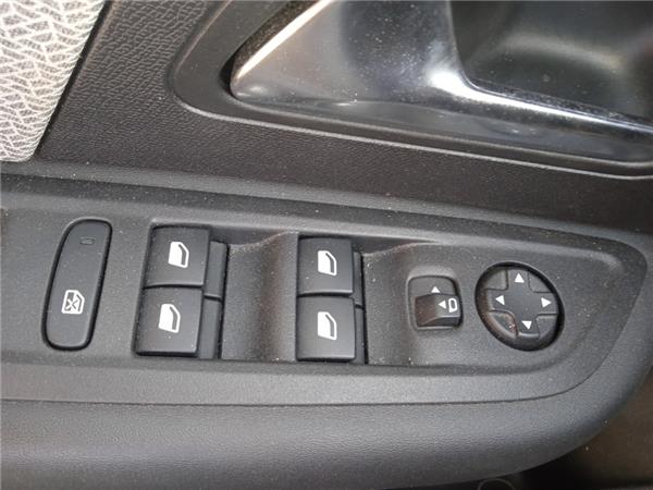 Botonera Puerta Delantera Izquierda