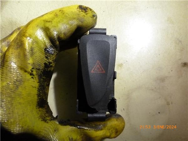 interruptor luces emergencia dacia dokker 201