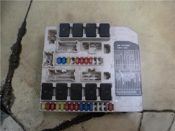 caja fusiblesrele nissan micra k12e 112002 1