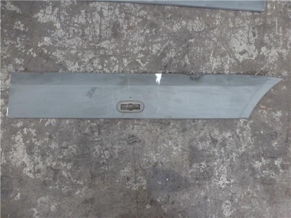 moldura aleta trasera izquierda mercedes benz
