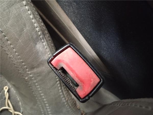 anclaje cinturon delantero izquierdo volkswag