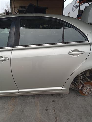 puerta trasera izquierda toyota avensis berli