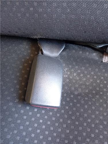 anclaje cinturon trasero izquierdo toyota yar