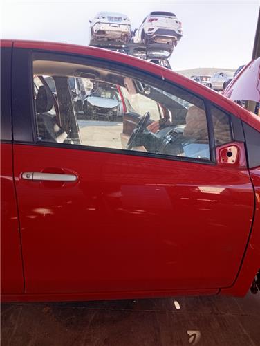 puerta delantera derecha toyota yaris ksp9scp