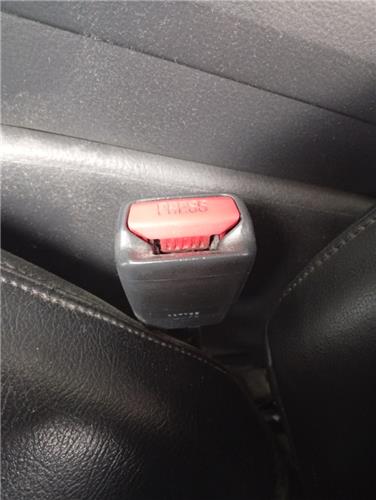 anclaje cinturon delantero izquierdo toyota a