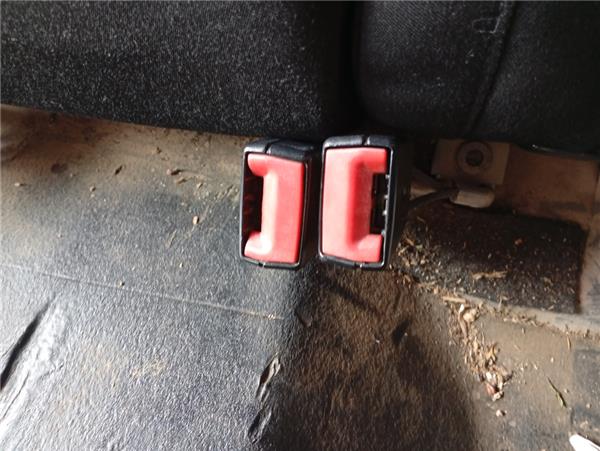 anclaje cinturon trasero central volkswagen passat berlina (3c2)(2005 >) 2.0 tdi 16v