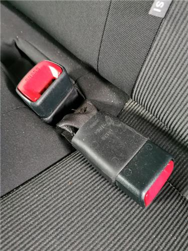 anclaje cinturon trasero izquierdo toyota yar