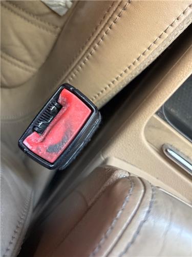 anclaje cinturon delantero izquierdo volkswag